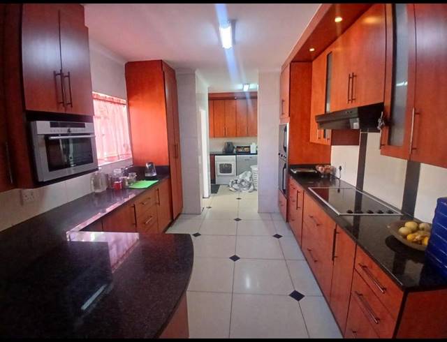 4 BEDROOM HOUSE FOR SALE IN NINAPARK